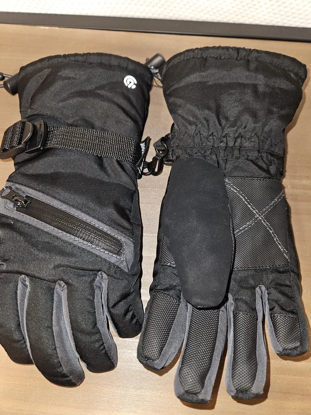Champion Kids Black and Gray Insulated Gloves Waterproof